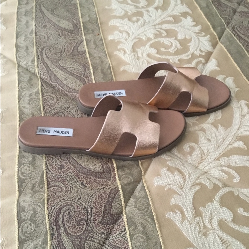 Steve Madden Flip flops
